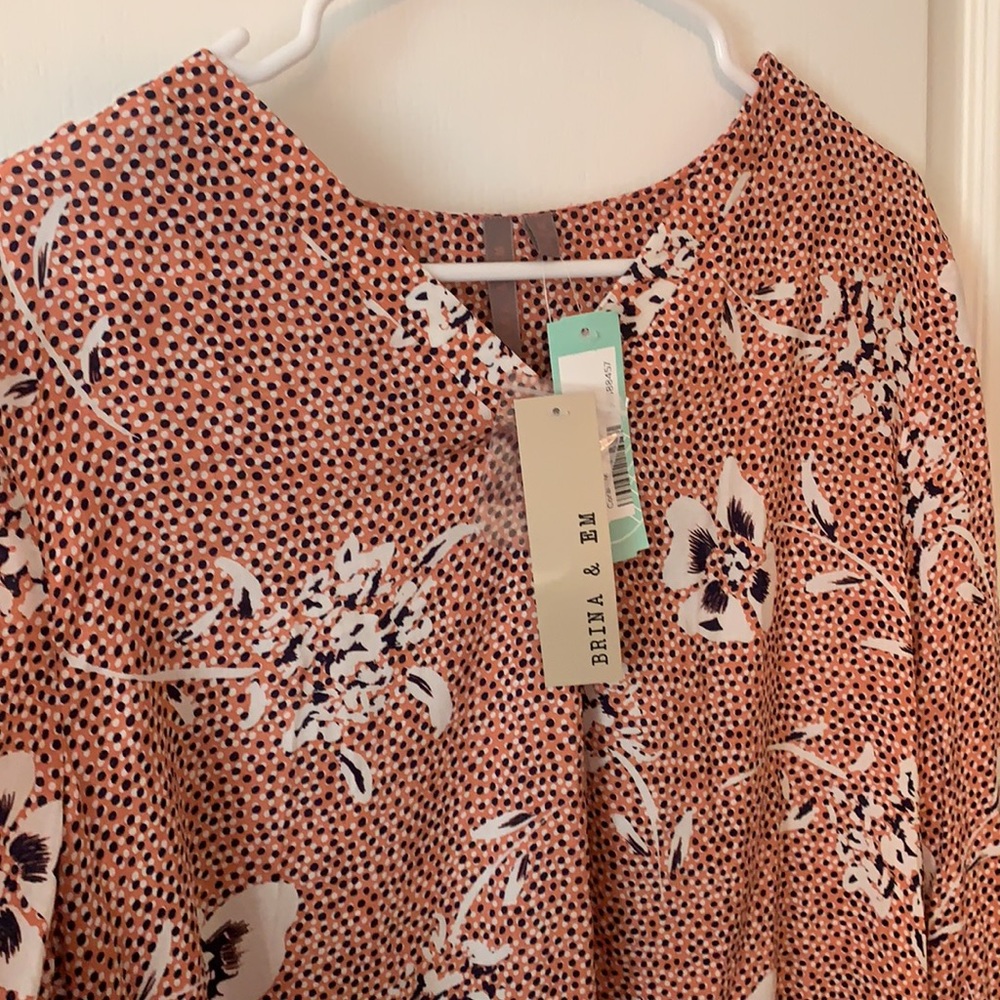 Brina & EM Lemmy V-Neck Top in Coral Size Medium - Picture 4 of 4